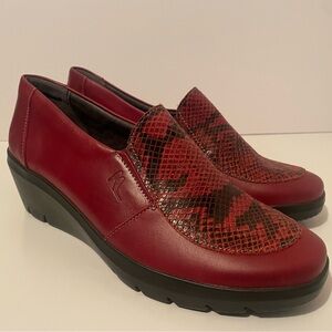 Suave Red Leather Loafers sz 40